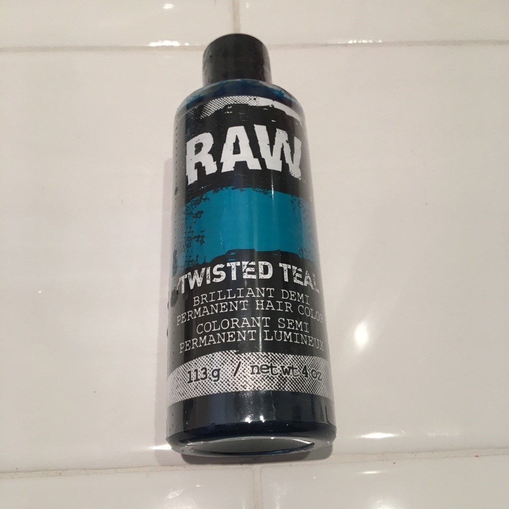 Teal hair dye